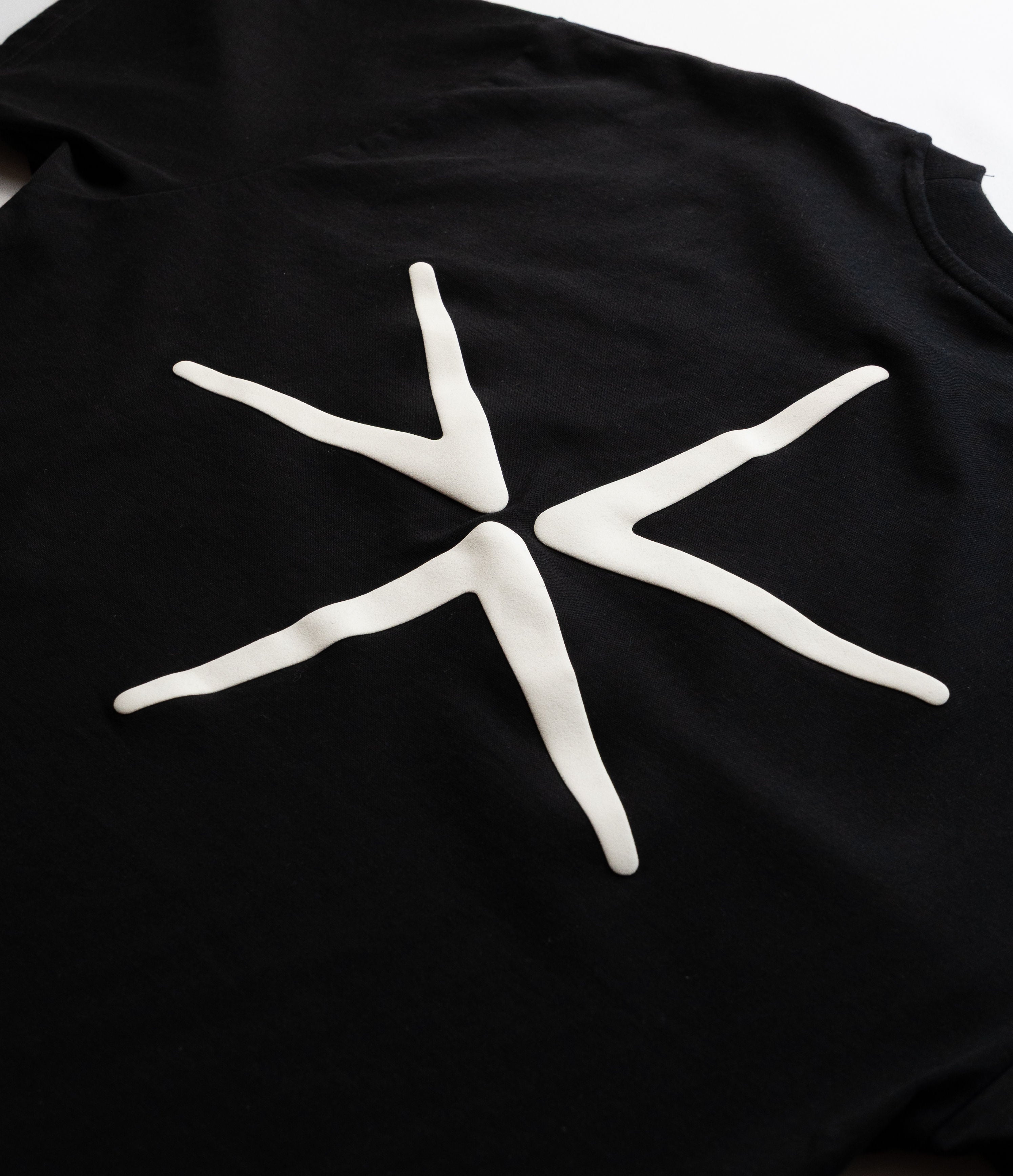 ESSENTIALS TEE BLACK